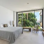 In Cabopino With Infinity Pool And Seaviews Вилла