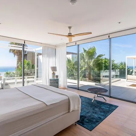 In Cabopino With Infinity Pool And Seaviews Вілла Марбелья