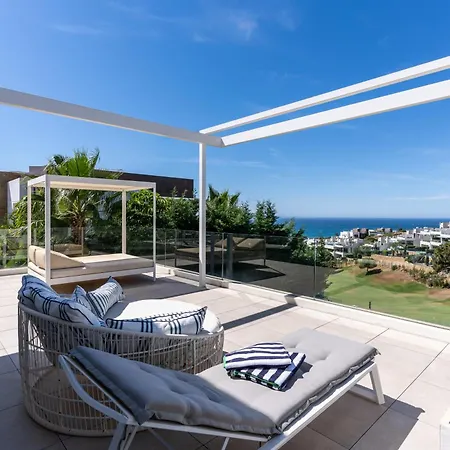 In Cabopino With Infinity Pool And Seaviews Марбелья