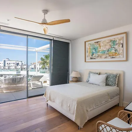 Vila In Cabopino With Infinity Pool And Seaviews Marbella