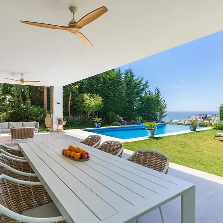 In Cabopino With Infinity Pool And Seaviews ヴィラ