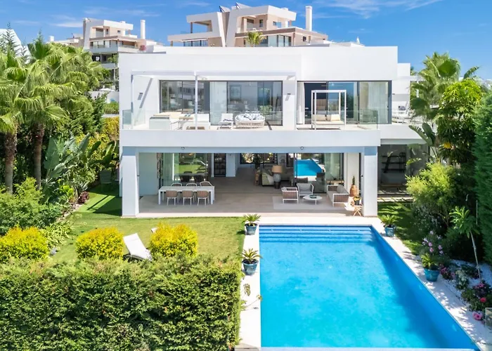 In Cabopino With Infinity Pool And Seaviews * マルベーリャ