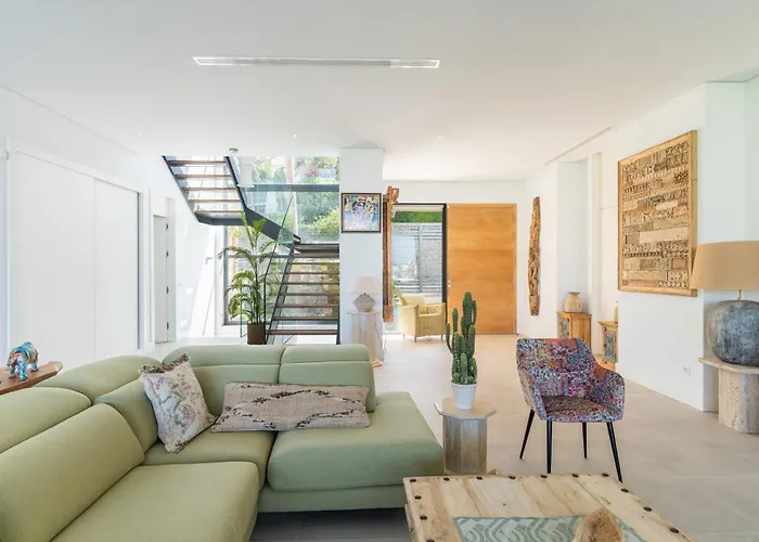 Villa In Cabopino With Infinity Pool And Seaviews