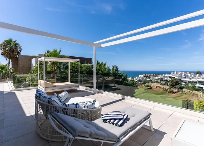In Cabopino With Infinity Pool And Seaviews マルベーリャ