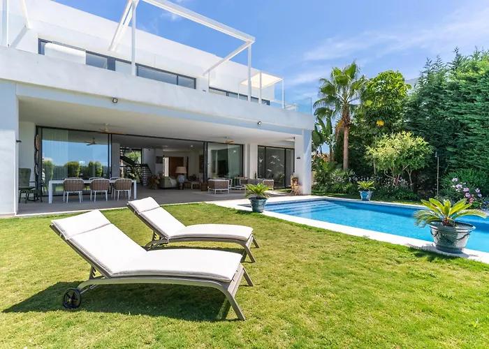 ヴィラ In Cabopino With Infinity Pool And Seaviews *