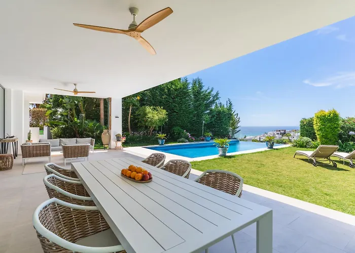 In Cabopino With Infinity Pool And Seaviews ヴィラ