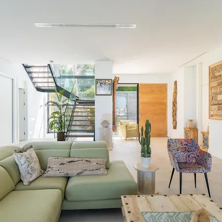 Villa In Cabopino With Infinity Pool And Seaviews