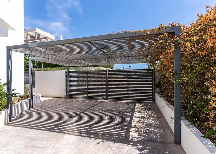 In Cabopino With Infinity Pool And Seaviews