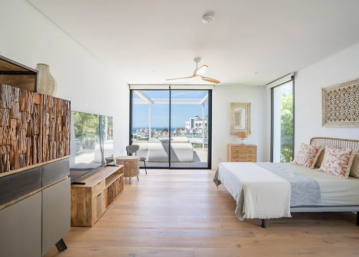 In Cabopino With Infinity Pool And Seaviews Marbella